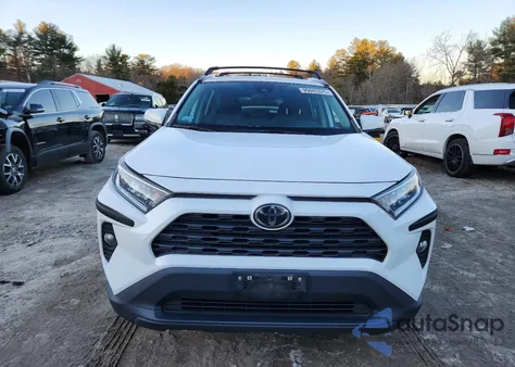 2020 Toyota Rav4 Xle z USA, uszkodzony, nr VIN 2T3P1RFV1LC140157